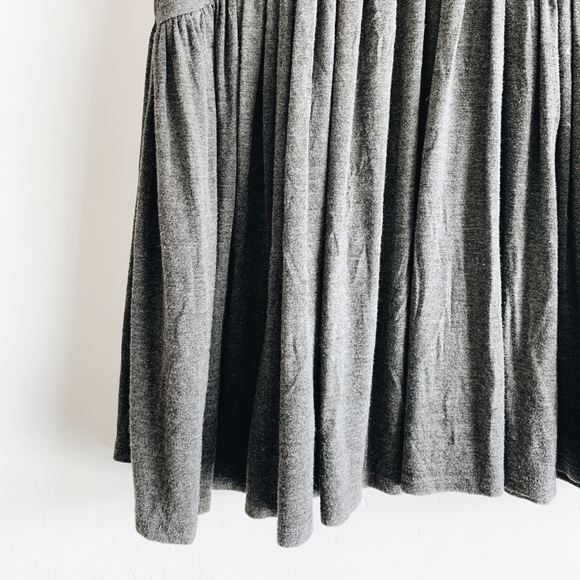 ✨HOST PICK✨ Maternity shirt with pleats - Picture 3 of 5